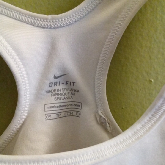 Womans XS Nike Dri-Fit Black and White Sports Bra for Ultimate Comfort - Picture 2 of 4